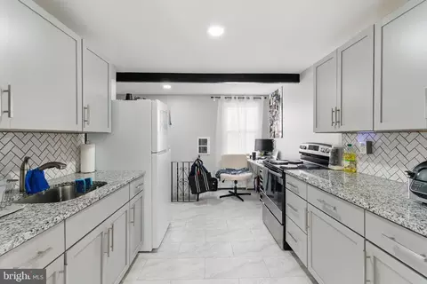 Entry Way - 4508 Post Rd, Marcus Hook, PA 19061 photo 11 of 13