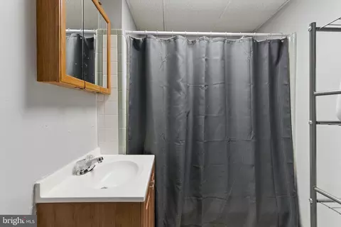 Bath - 4508 Post Rd, Marcus Hook, PA 19061 photo 1 of 4