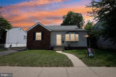 209 Pontiac St, Essington, PA 19029