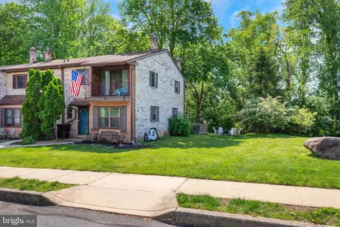 218 Bishop Dr, Aston, PA 19014