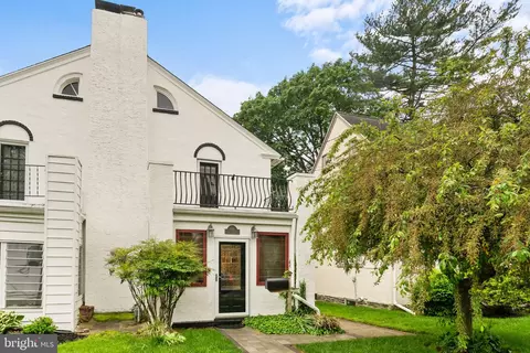 636 Old Lancaster Rd, Bryn Mawr, PA 19010