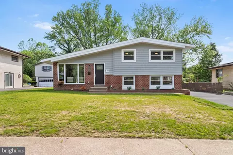403 Sussex Blvd, Broomall, PA 19008