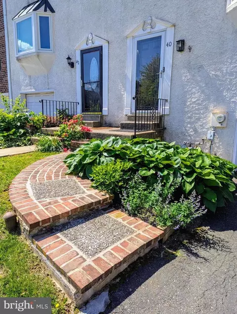 40 Kingston Ter, Aston, PA 19014