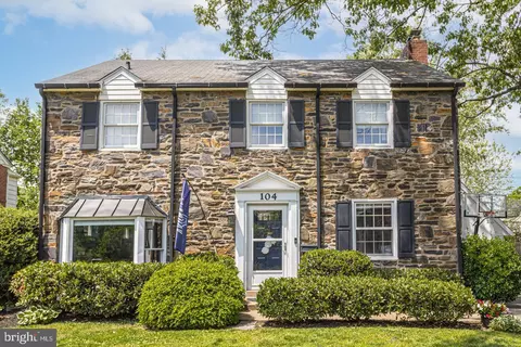 104 N Lowrys Ln, Bryn Mawr, PA 19010