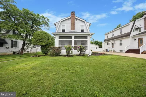 237 E Roland Rd, Brookhaven, PA 19015