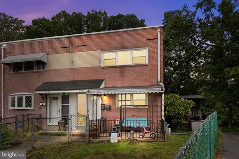2020 Valley View Dr, Folcroft, PA 19032
