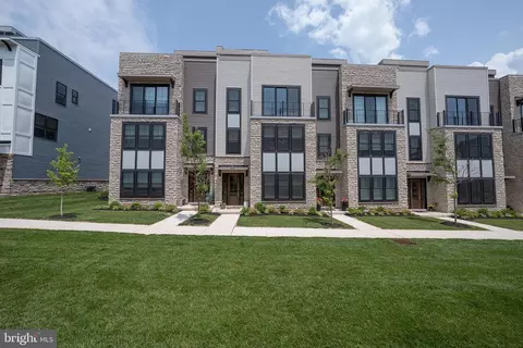 345 Horseshoe Trl, Newtown Square, PA 19073