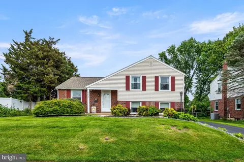4213 School Ln, Brookhaven, PA 19015