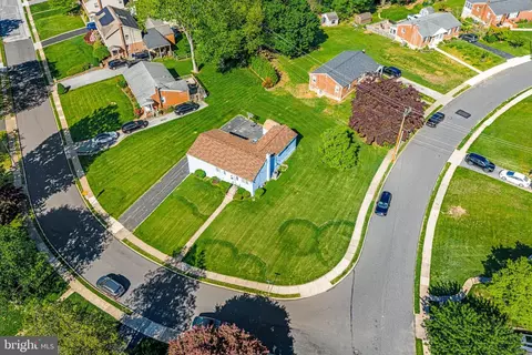 200 Parkview Dr, Broomall, PA 19008