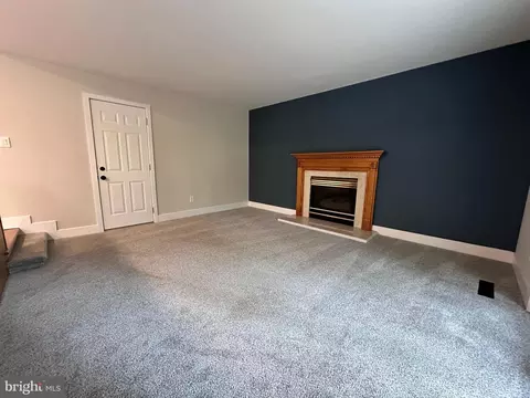 Living - 215 Bridge Rd, Ogden, PA 19061 photo 6 of 8