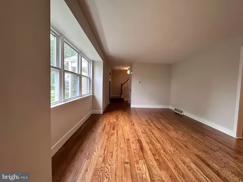 Living - 215 Bridge Rd, Ogden, PA 19061 photo 3 of 8