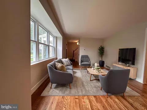 Living - 215 Bridge Rd, Ogden, PA 19061 photo 2 of 8