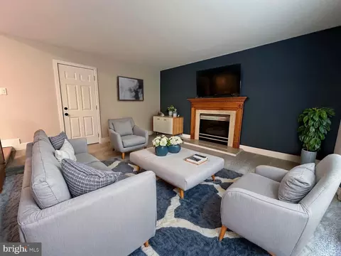 Living - 215 Bridge Rd, Ogden, PA 19061 photo 5 of 8