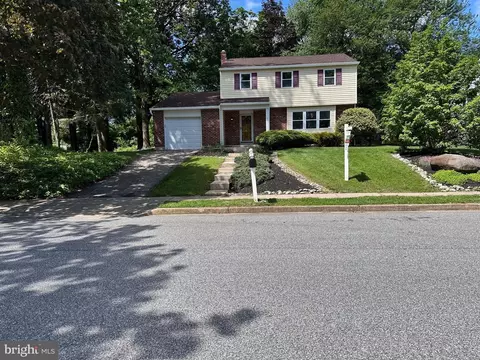 215 Bridge Rd, Ogden, PA 19061