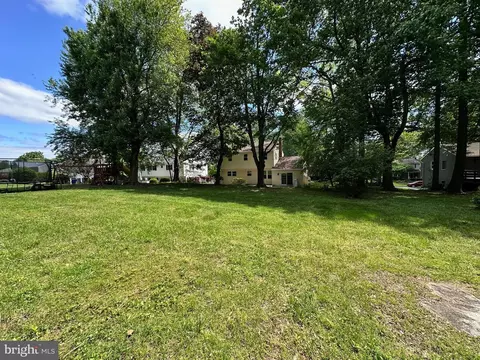Exterior - 215 Bridge Rd, Ogden, PA 19061 photo 2 of 5
