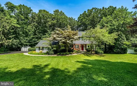 152 Saint Johns Dr, Glen Mills, PA 19342