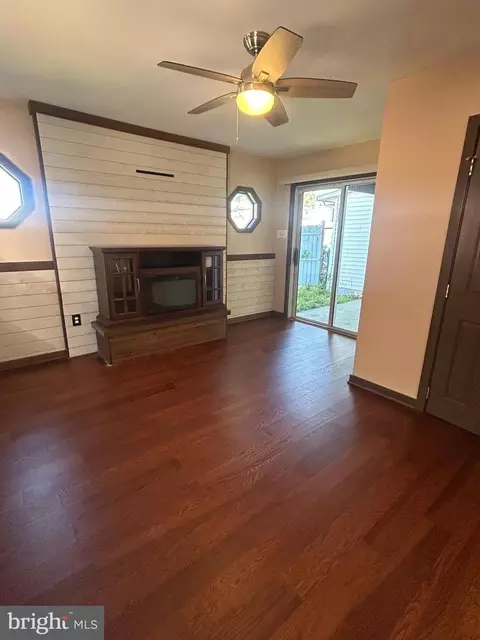 Living - 4 W 6th St, Marcus Hook, PA 19061 photo 4 of 4
