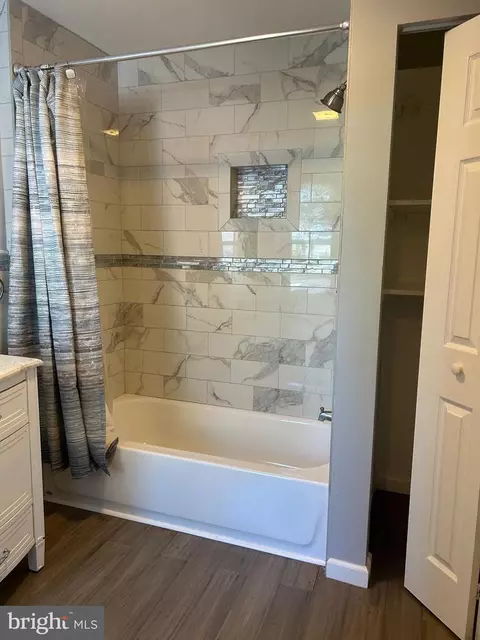 Bath - 4 W 6th St, Marcus Hook, PA 19061 photo 3 of 3