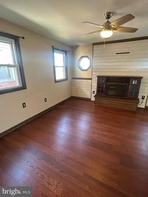 Living - 4 W 6th St, Marcus Hook, PA 19061 photo 3 of 4