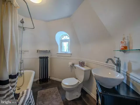 Bath - 7205 Wayne Ave, Darby, PA 19082 photo 4 of 6