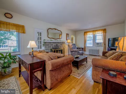 Living - 7205 Wayne Ave, Darby, PA 19082 photo 1 of 2