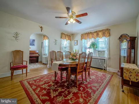 Dining - 7205 Wayne Ave, Darby, PA 19082 photo 2 of 4