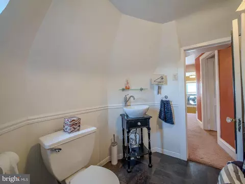 Bath - 7205 Wayne Ave, Darby, PA 19082 photo 5 of 6