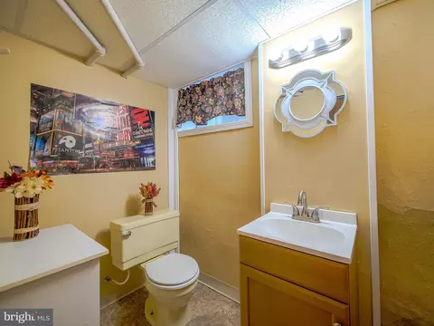 Bath - 7205 Wayne Ave, Darby, PA 19082 photo 6 of 6