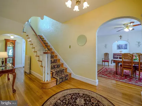 Entry Way - 7205 Wayne Ave, Darby, PA 19082 photo 4 of 13
