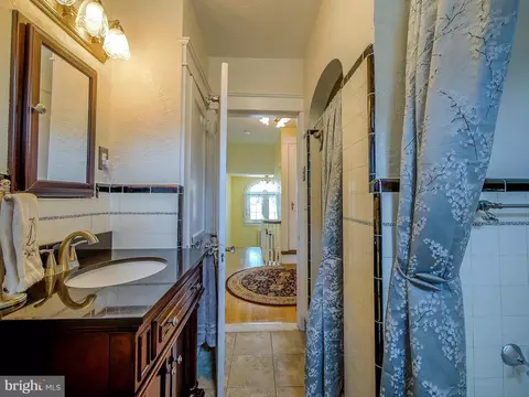 Bath - 7205 Wayne Ave, Darby, PA 19082 photo 3 of 6