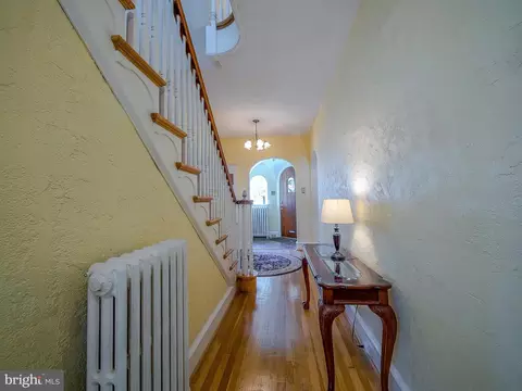Entry Way - 7205 Wayne Ave, Darby, PA 19082 photo 7 of 13