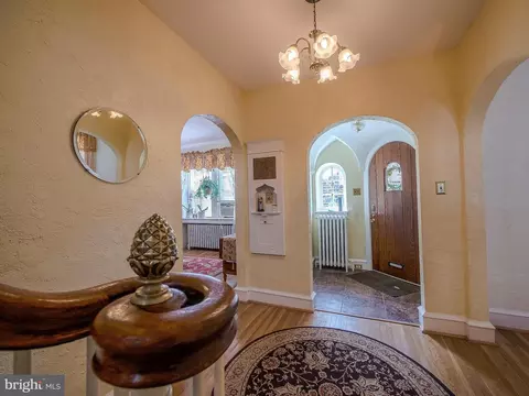 Entry Way - 7205 Wayne Ave, Darby, PA 19082 photo 3 of 13