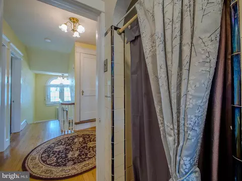 Entry Way - 7205 Wayne Ave, Darby, PA 19082 photo 11 of 13