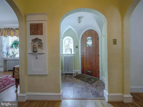 Entry Way - 7205 Wayne Ave, Darby, PA 19082 photo 2 of 13