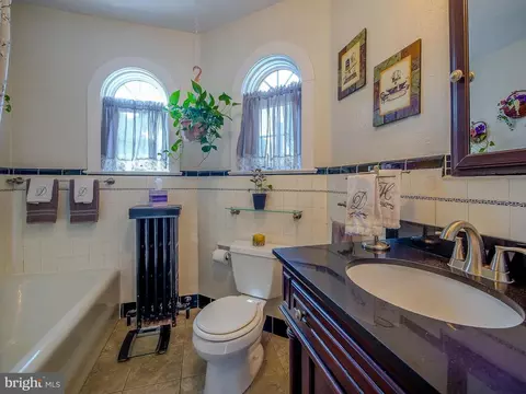 Bath - 7205 Wayne Ave, Darby, PA 19082 photo 1 of 6