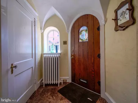 Entry Way - 7205 Wayne Ave, Darby, PA 19082 photo 1 of 13