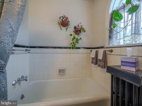 Bath - 7205 Wayne Ave, Darby, PA 19082 photo 2 of 6