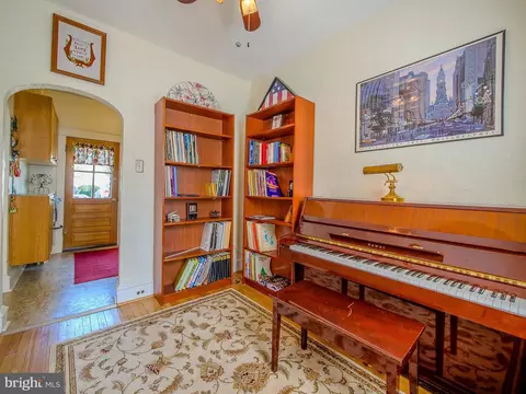 Entry Way - 7205 Wayne Ave, Darby, PA 19082 photo 5 of 13