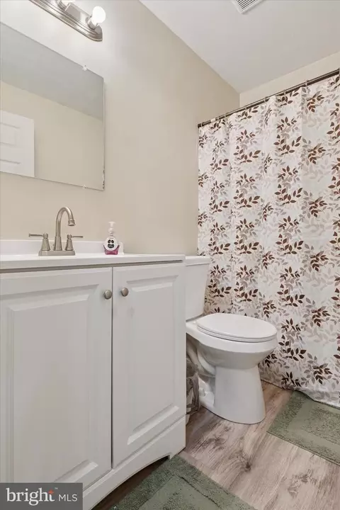 Bath - 2425 W Colonial Dr, Upper Chichester, PA 19061 photo 2 of 3