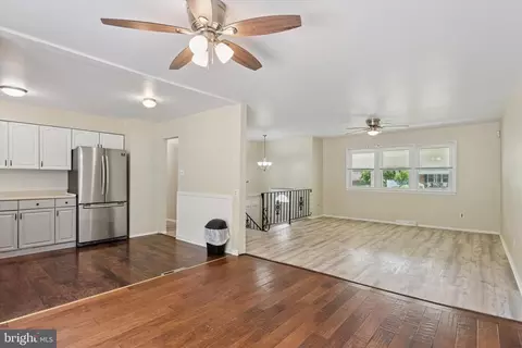 Entry Way - 2425 W Colonial Dr, Upper Chichester, PA 19061 photo 2 of 3