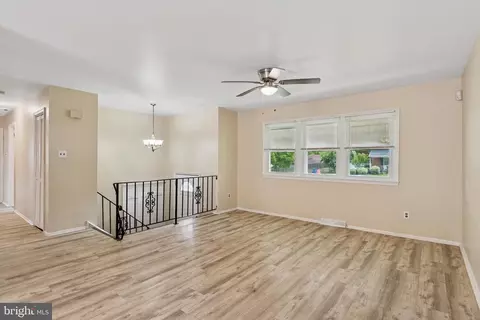 Living - 2425 W Colonial Dr, Upper Chichester, PA 19061 photo 2 of 5
