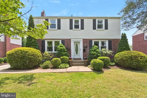 111 E Manoa Rd, Havertown, PA 19083