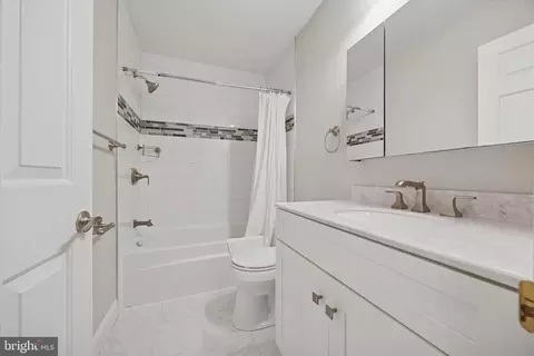 Bath - 413 Eagle Rd # 7, Wayne, PA 19087 photo 2 of 3