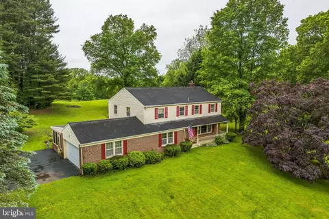 6 Cottage Ln, Glen Mills, PA 19342