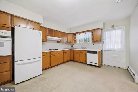 2055 Wharton Ave, Marcus Hook, PA 19061 photo 4