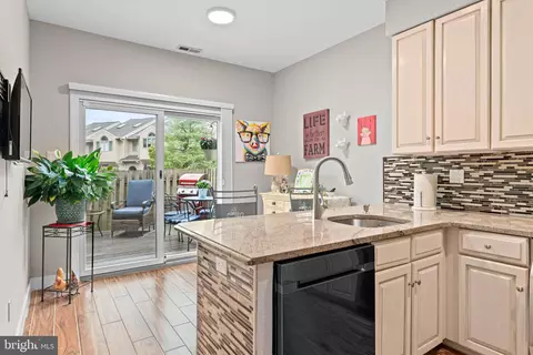 Kitchen - 24 Greythorne Woods Cir, Wayne, PA 19087 photo 3 of 3