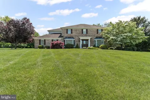 2 Raven Dr, Chadds Ford, PA 19317