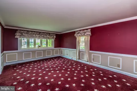 Living - 308 Parham Rd, Springfield, PA 19064 photo 3 of 9