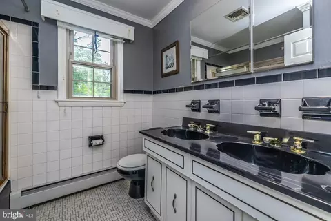 Bath - 308 Parham Rd, Springfield, PA 19064 photo 3 of 3
