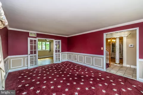 Living - 308 Parham Rd, Springfield, PA 19064 photo 5 of 9